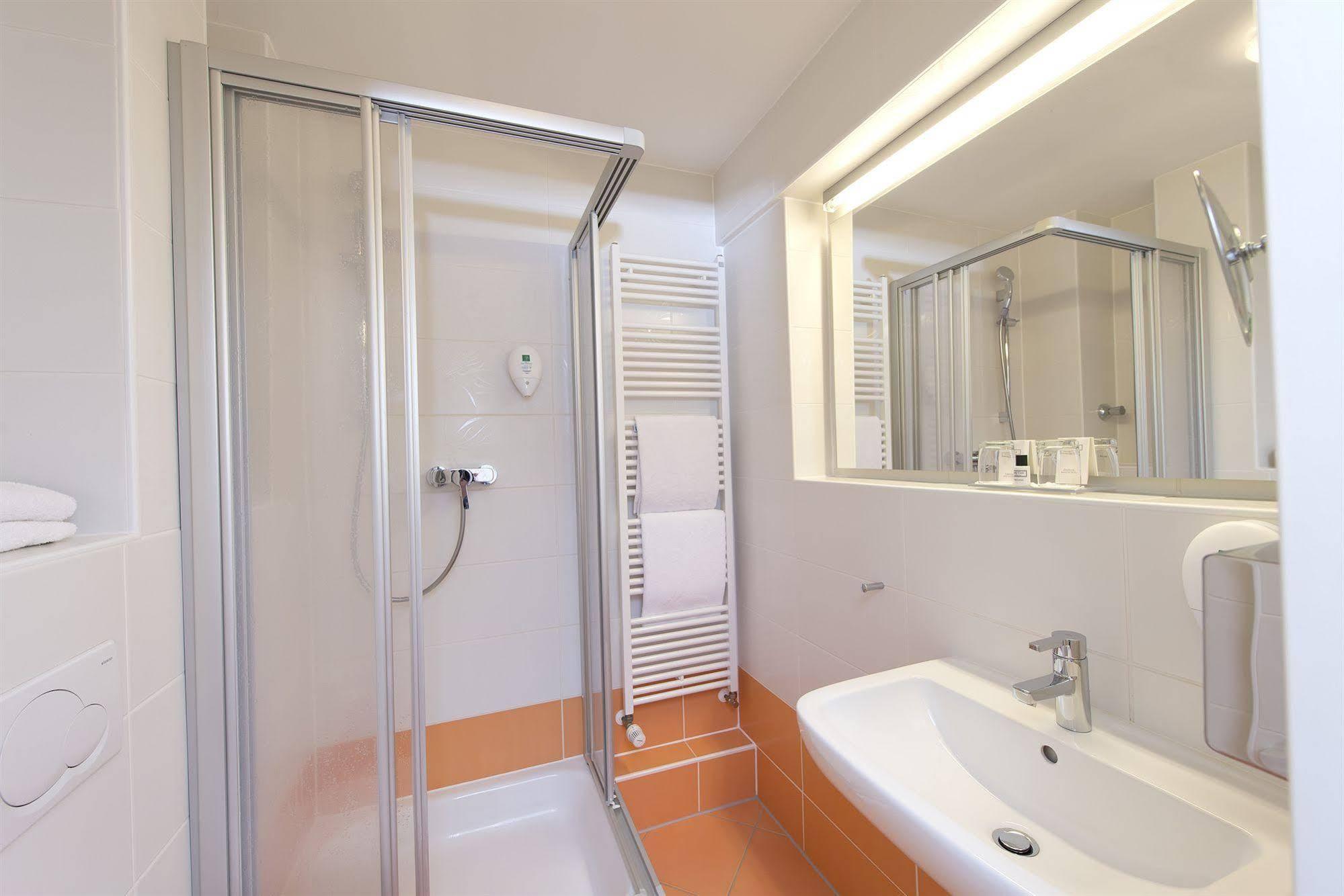 Tryp By Wyndham Frankfurt Hotell Frankfurt am Main Rom bilde